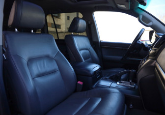 Подержанный автомобиль Toyota Land Cruiser Suv 2008 года (10 фото)