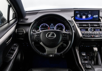 Подержанный автомобиль Lexus NX 2015 года (14 фото)