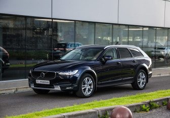 Подержанный автомобиль Volvo V90 Cross Country 2017 года (3 фото)