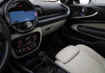 Подержанный автомобиль MINI Clubman Wagon 2022 года (25 фото)