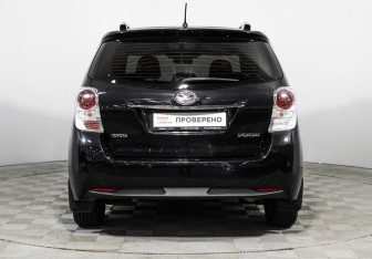 Подержанный автомобиль Toyota Verso 2013 года (6 фото)