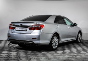 Подержанный автомобиль Toyota Camry Sedan 2013 года (6 фото)