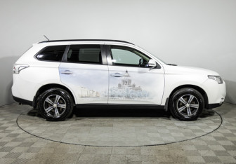 Подержанный автомобиль Mitsubishi Outlander 2012 года (4 фото)