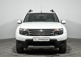 Подержанный автомобиль Renault Duster 2014 года (2 фото)
