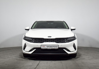 Подержанный автомобиль Kia K5 2021 года (2 фото)