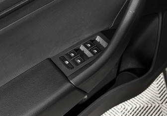 Подержанный автомобиль Skoda Rapid Liftback 2019 года (10 фото)