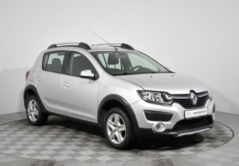 Подержанный автомобиль Renault Sandero 2016 года (3 фото)