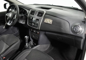 Подержанный автомобиль Renault Sandero 2022 года (11 фото)