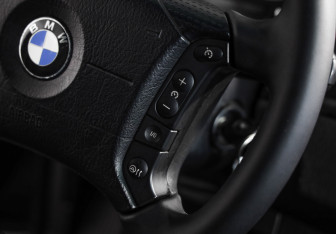 Подержанный автомобиль BMW X5 2005 года (11 фото)