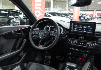 Подержанный автомобиль Audi A4 Sedan 2020 года (24 фото)