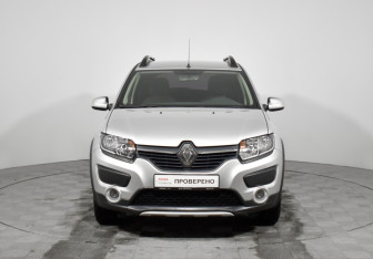 Подержанный автомобиль Renault Sandero 2016 года (2 фото)