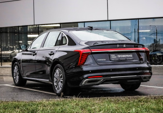 Подержанный автомобиль Hongqi H5 2024 года (9 фото)