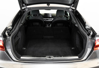 Подержанный автомобиль Audi A5 Liftback 2021 года (39 фото)