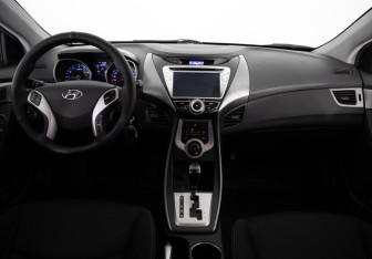 Подержанный автомобиль Hyundai Elantra Sedan 2012 года (9 фото)