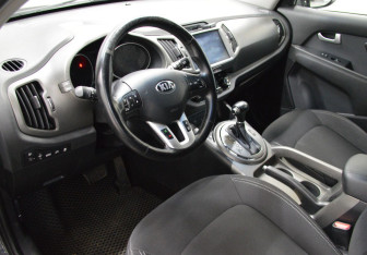 Подержанный автомобиль Kia Sportage 2014 года (10 фото)