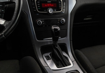 Подержанный автомобиль Ford Mondeo Sedan 2014 года (12 фото)