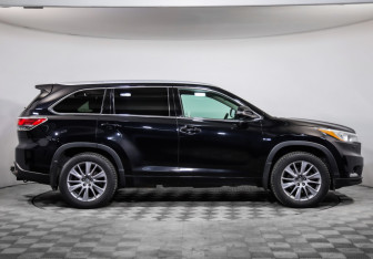 Подержанный автомобиль Toyota Highlander 2014 года (4 фото)