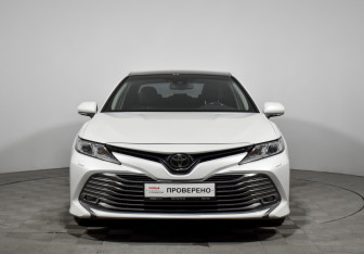 Подержанный автомобиль Toyota Camry Sedan 2018 года (2 фото)