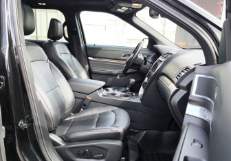 Подержанный автомобиль Ford Explorer 2018 года (19 фото)