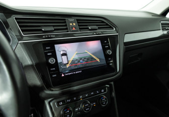 Подержанный автомобиль Volkswagen Tiguan 2018 года (15 фото)