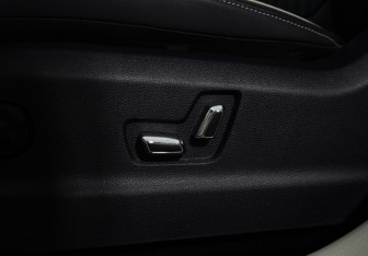 Подержанный автомобиль Hongqi HS5 2023 года (24 фото)