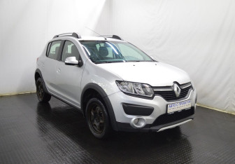 Подержанный автомобиль Renault Sandero 2014 года (3 фото)