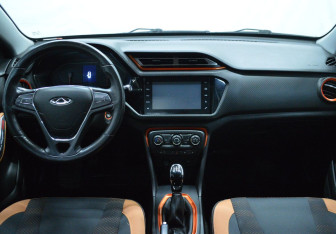 Подержанный автомобиль Chery Tiggo 2 2017 года (14 фото)