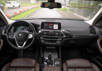 Подержанный автомобиль BMW X3 2019 года (11 фото)