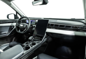 Подержанный автомобиль Geely Atlas 2023 года (9 фото)