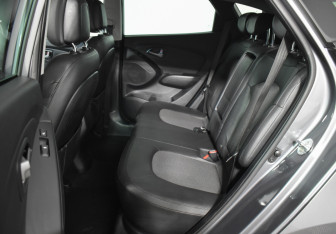 Подержанный автомобиль Hyundai ix35 2015 года (11 фото)