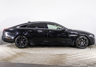 Подержанный автомобиль Jaguar XJ 2016 года (16 фото)