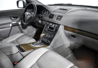 Подержанный автомобиль Volvo XC90 2009 года (13 фото)