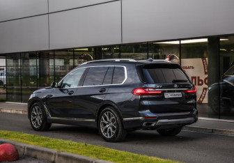 Подержанный автомобиль BMW X7 2019 года (8 фото)