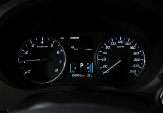 Подержанный автомобиль Mitsubishi Outlander 2014 года (12 фото)