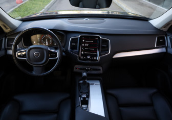 Подержанный автомобиль Volvo XC90 2018 года (8 фото)