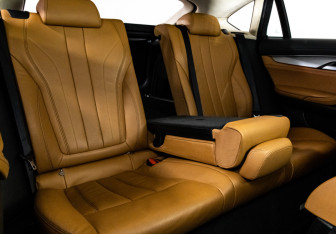 Подержанный автомобиль BMW X6 2015 года (23 фото)