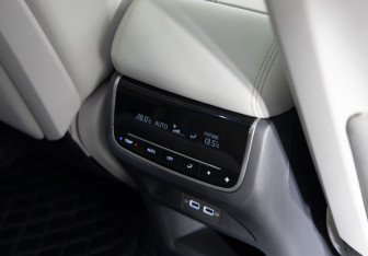 Подержанный автомобиль GAC GS8 2024 года (15 фото)