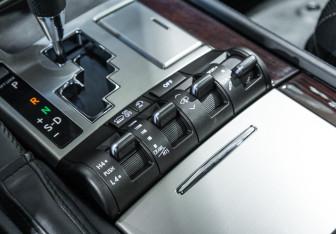 Подержанный автомобиль Lexus LX 2013 года (28 фото)