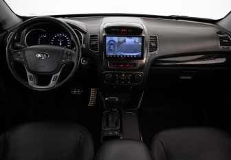 Подержанный автомобиль Kia Sorento 2014 года (9 фото)