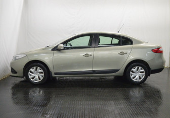 Подержанный автомобиль Renault Fluence 2013 года (8 фото)