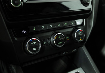 Подержанный автомобиль Skoda Octavia Liftback 2016 года (16 фото)