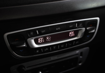 Подержанный автомобиль Renault Fluence 2016 года (13 фото)