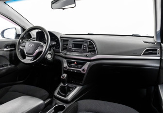 Подержанный автомобиль Hyundai Elantra Sedan 2016 года (9 фото)
