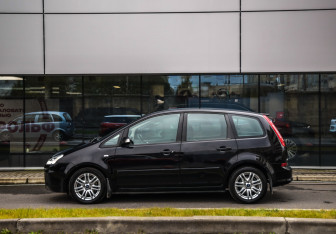 Подержанный автомобиль Ford C-MAX 2008 года (9 фото)