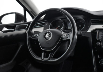 Подержанный автомобиль Volkswagen Passat Sedan 2017 года (14 фото)