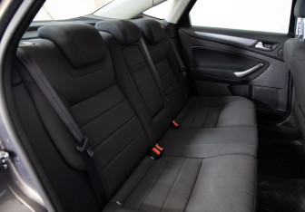 Подержанный автомобиль Ford Mondeo Sedan 2013 года (10 фото)