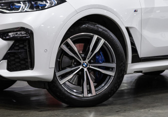 Подержанный автомобиль BMW X7 2020 года (3 фото)