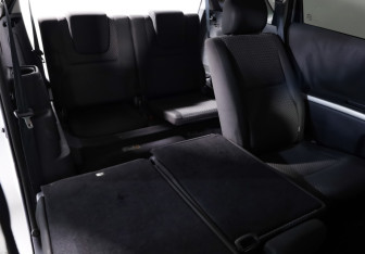 Подержанный автомобиль Toyota Corolla Verso 2007 года (22 фото)