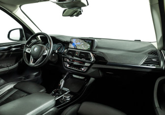 Подержанный автомобиль BMW X3 2018 года (9 фото)