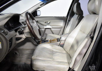 Подержанный автомобиль Volvo XC90 2003 года (10 фото)